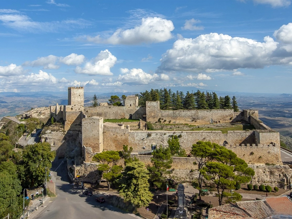 Il Castello di Lombardia - tra storia e leggenda